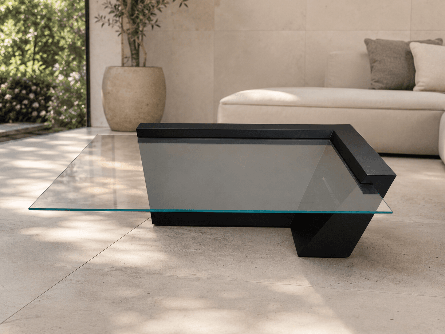 BLACK SHELL GLASS TABLE - geometryczny stolik stalowy ze szklanym blatem